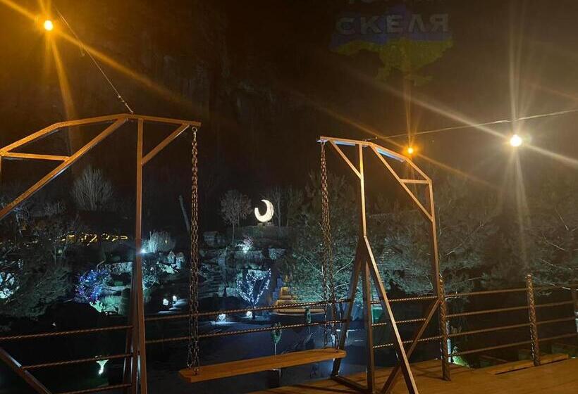 Отель Chorna Skelya Resort & Wellness
