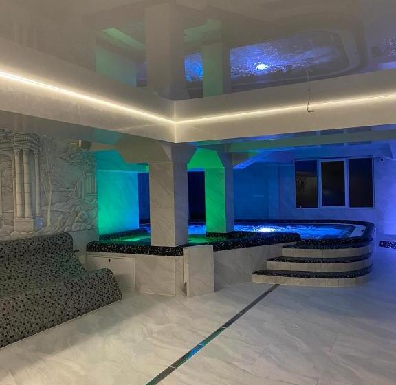 Отель Chorna Skelya Resort & Wellness