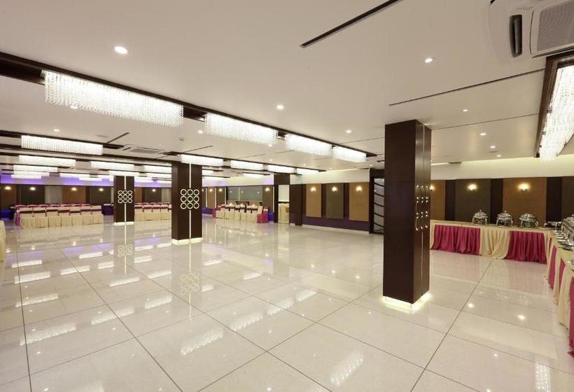 Отель Paminn Regency