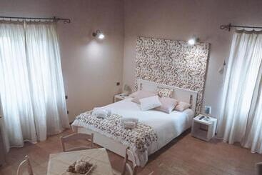 هتل Tenuta Le Garzaie   Villa Furlo