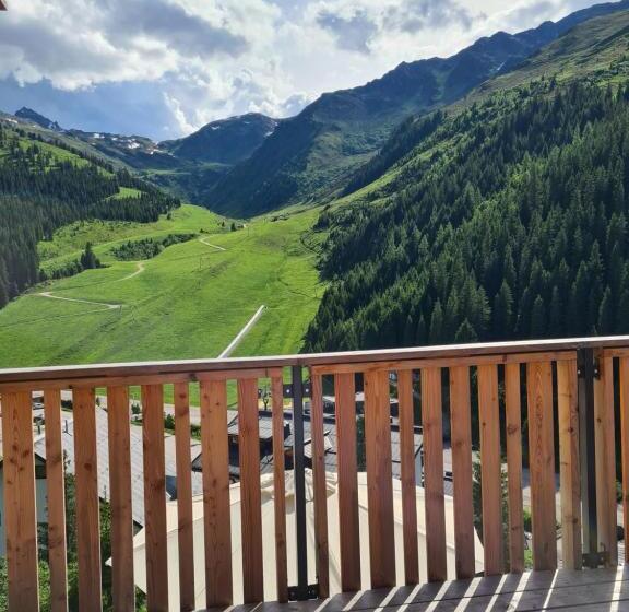 Отель Zirbenhof
