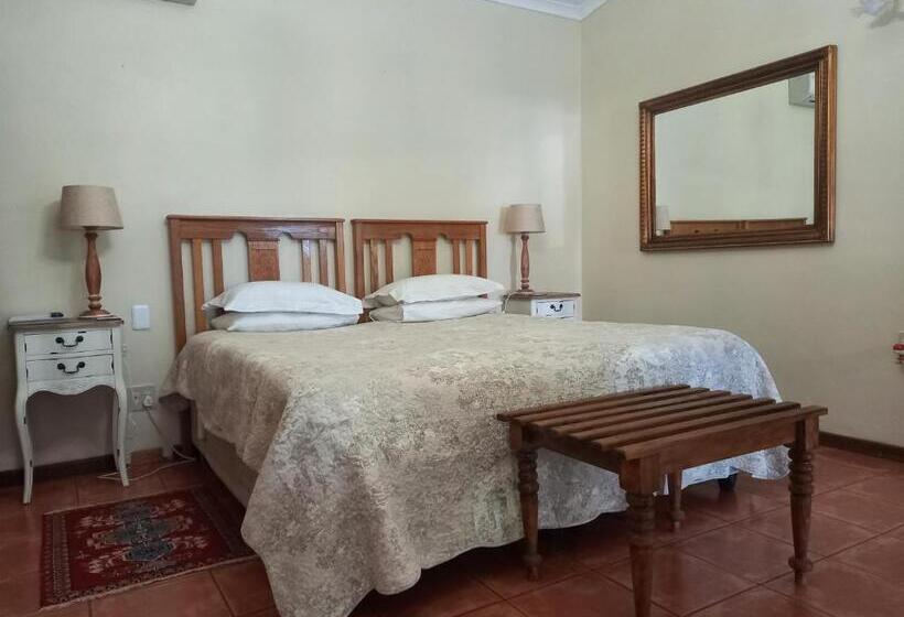 פנסיון Avondrust Guest House