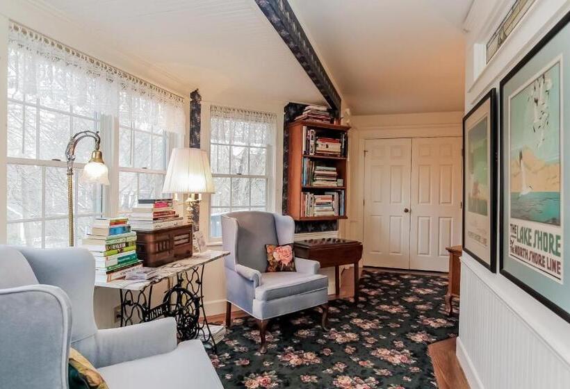 Yelton Manor Bed And Breakfast