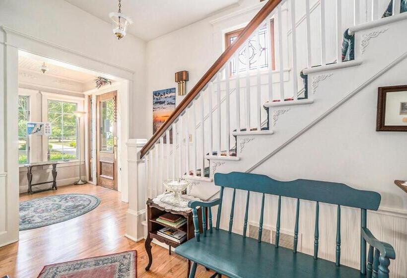 Yelton Manor Bed And Breakfast