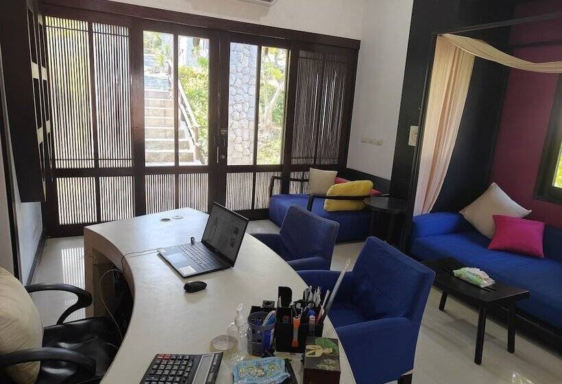 استراحتگاه Bhundhari Residence Koh Samui