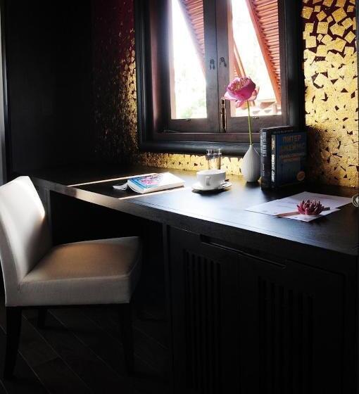استراحتگاه Bhundhari Residence Koh Samui