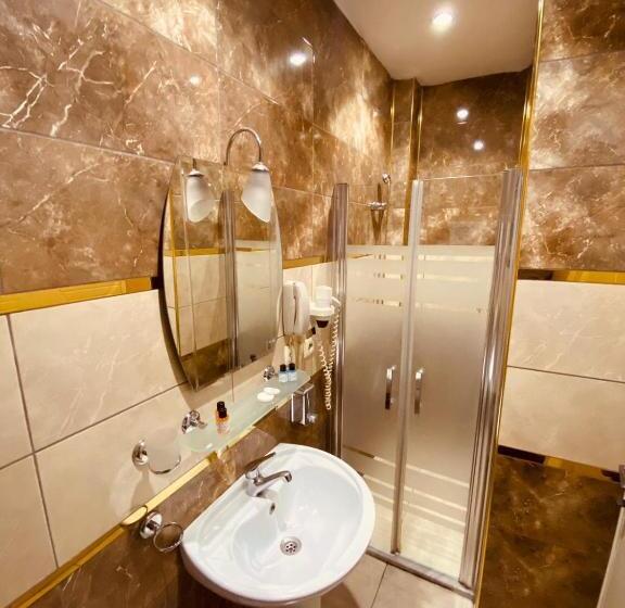 Fotos del hotel Adora:  22