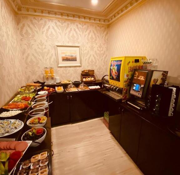 Fotos del hotel Adora:  25