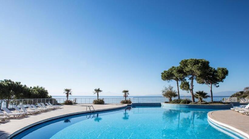 هتل Aria Claros Beach & Spa Resort – All Inclusive 24h