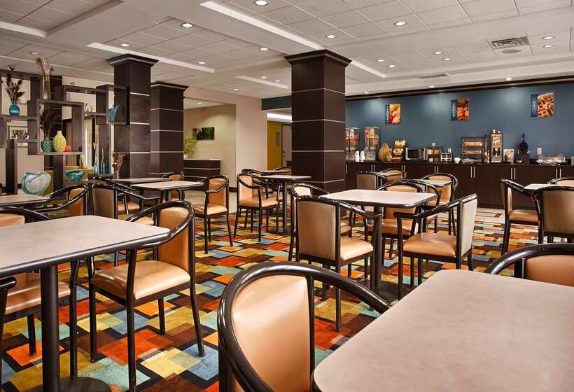 هتل Spark By Hilton Houston Bush Intercontinental Airport