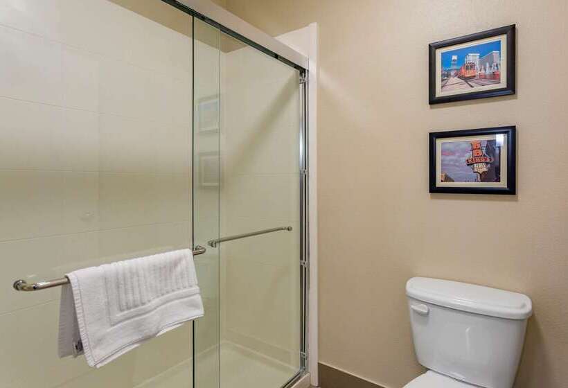 فندق Comfort Suites