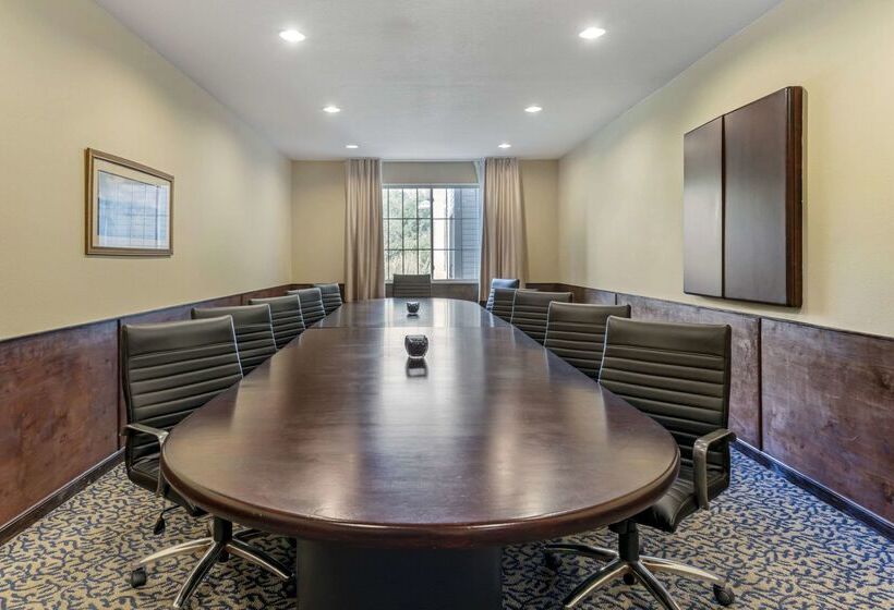 هتل Comfort Suites Lake Geneva East