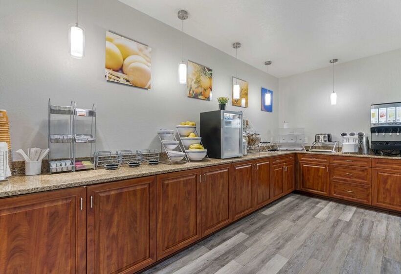 هتل Comfort Suites Lake Geneva East