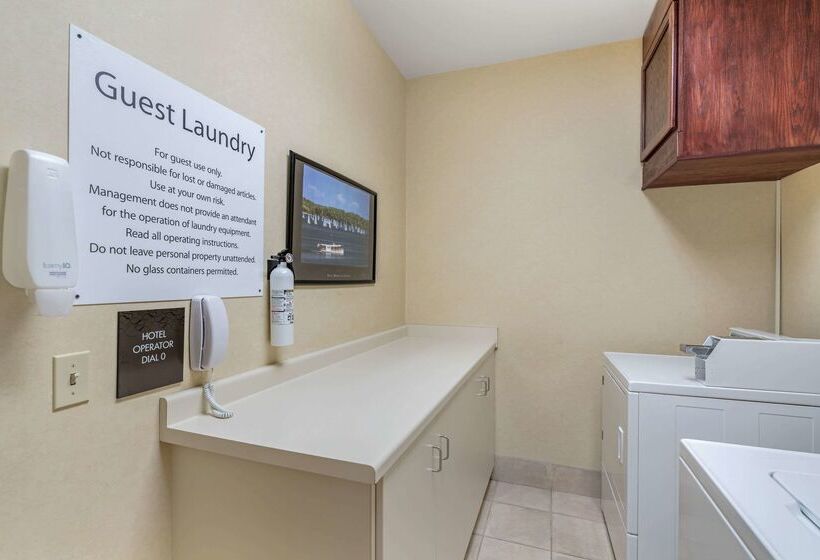 هتل Comfort Suites Lake Geneva East