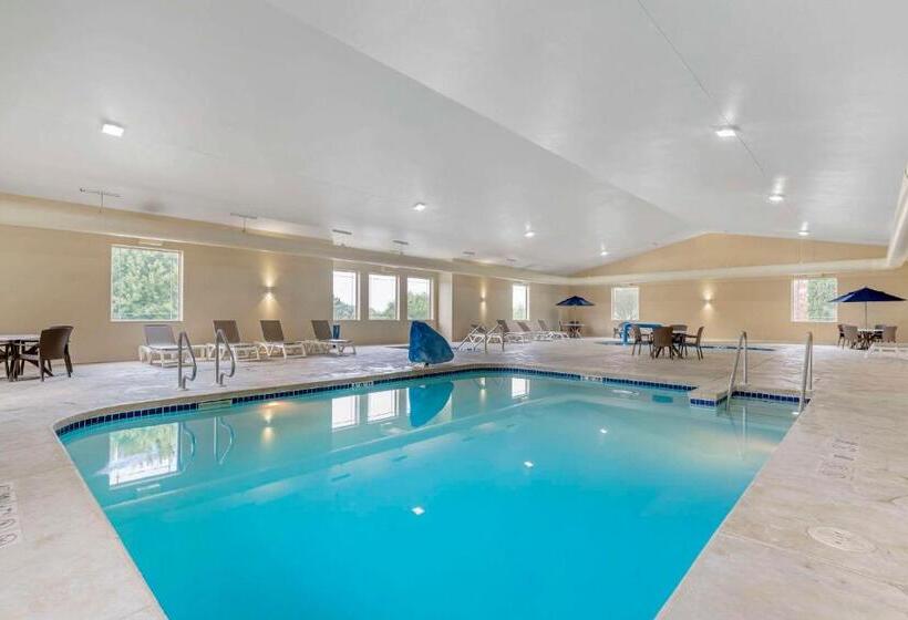 هتل Comfort Suites Lake Geneva East