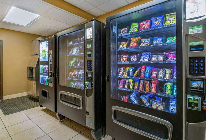 هتل Econo Lodge Inn & Suites Fairgrounds