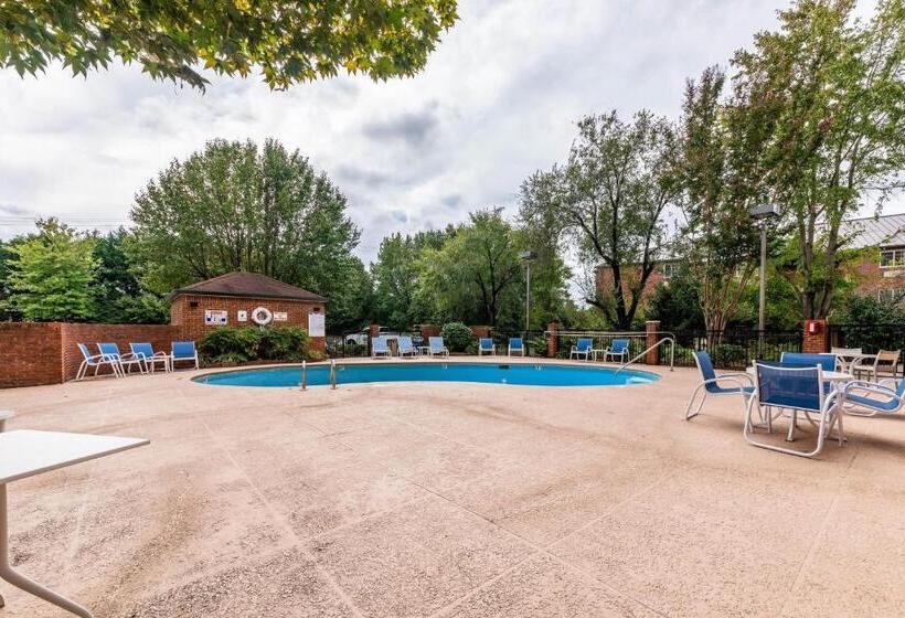 هتل Four Points By Sheraton Greensboro Airport