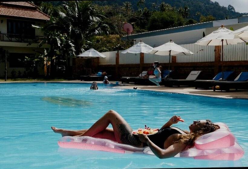 هتل Havana Beach Resort