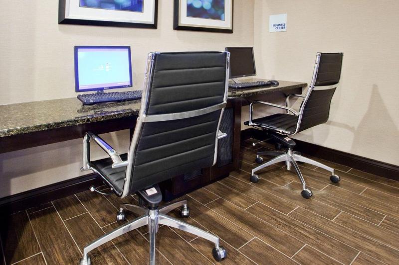 هتل Holiday Inn Express & Suites Buford Ne   Lake Lanier, An Ihg
