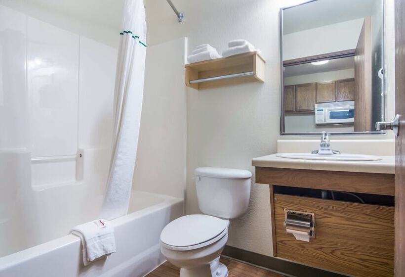 هتل Hometowne Studios & Suites By Red Roof Bentonville