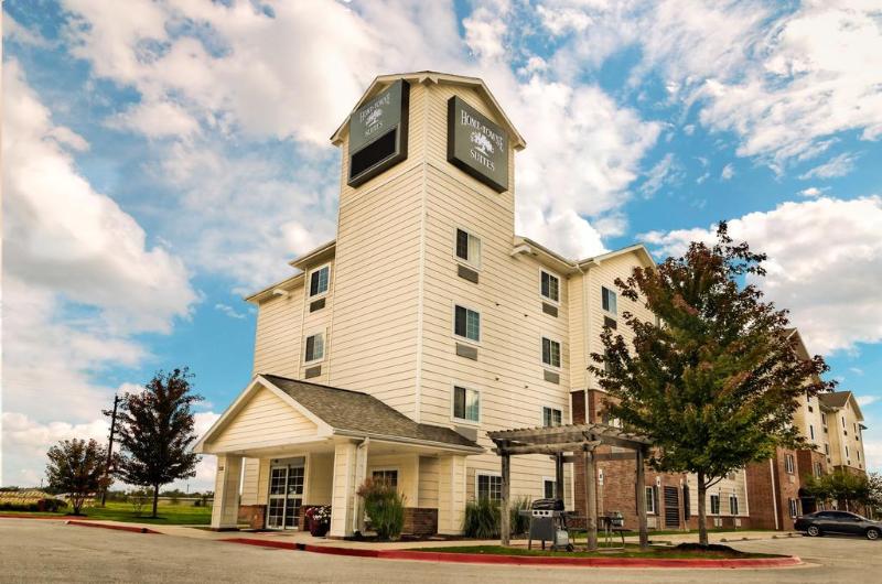 هتل Hometowne Studios & Suites By Red Roof Bentonville