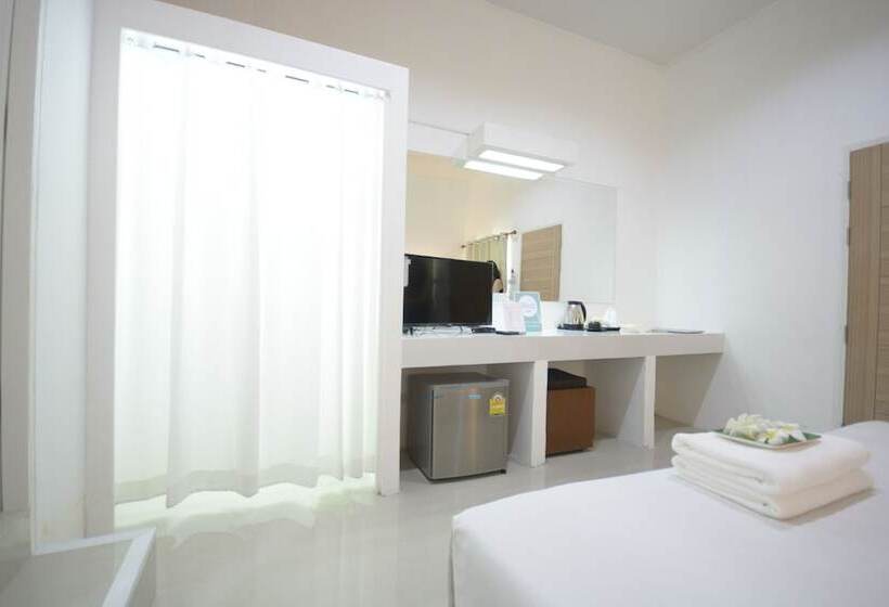 هتل Irest Ao Nang Seafront