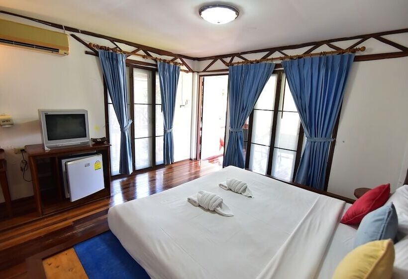 هتل Koh Ngai Resort