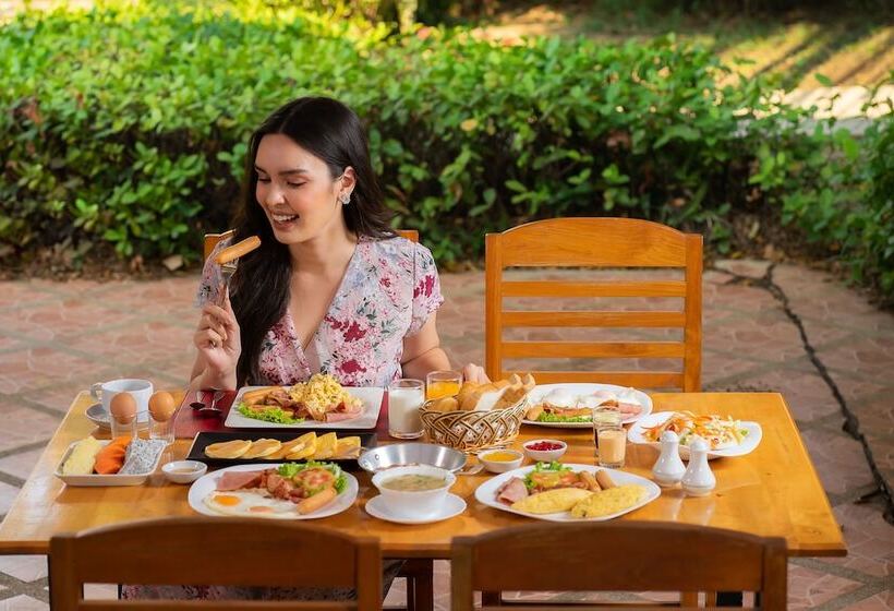 فندق Le Charme Sukhothai Historical Park