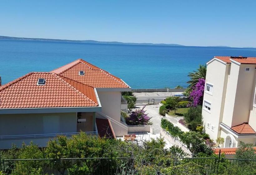 هتل Marin Apartments