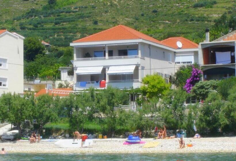 هتل Marin Apartments