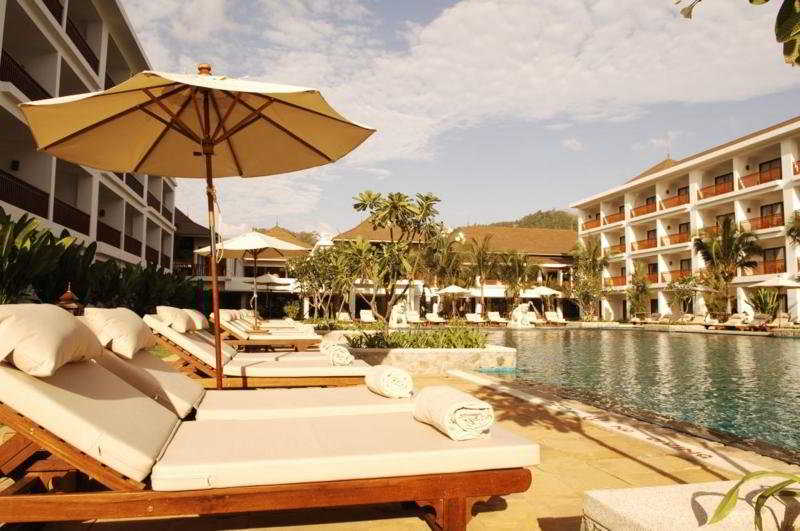 هتل Naithonburi Beach Resort