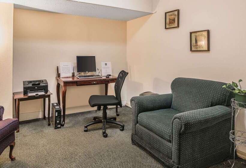 هتل Quality Inn & Suites Albany Airport