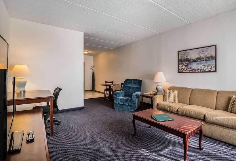 هتل Quality Inn & Suites Albany Airport