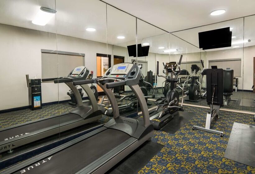 هتل Quality Inn & Suites