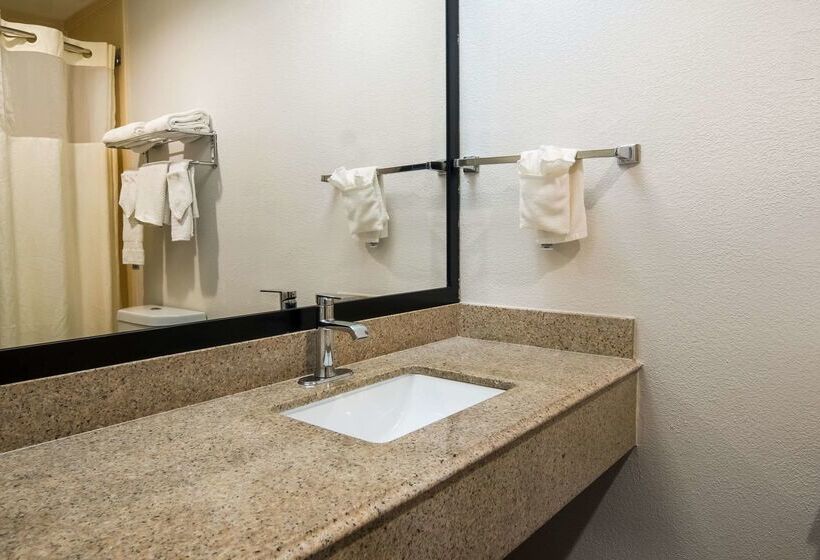هتل Quality Inn & Suites