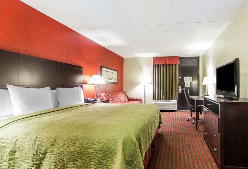 Отель Quality Inn West
