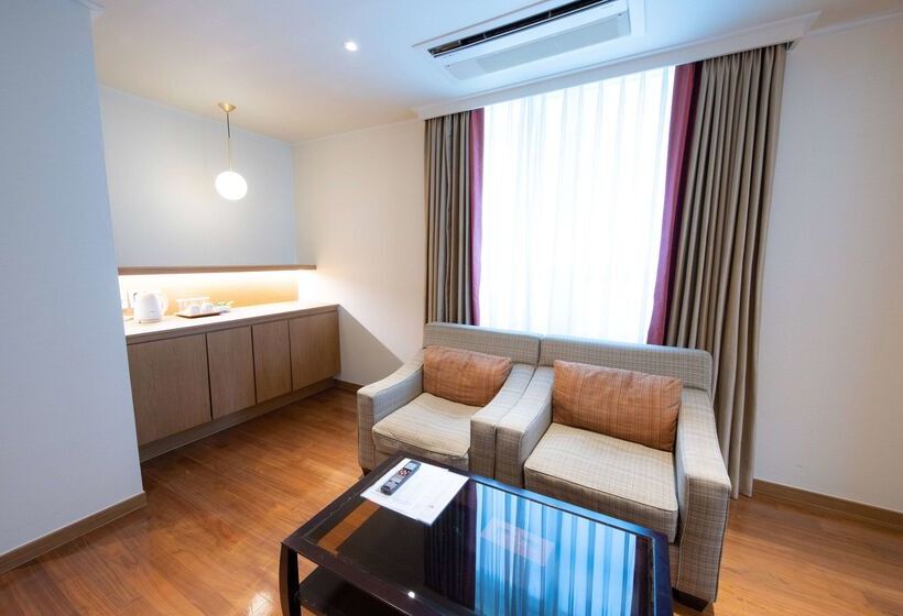 هتل Ramada  And Suites Namdaemun