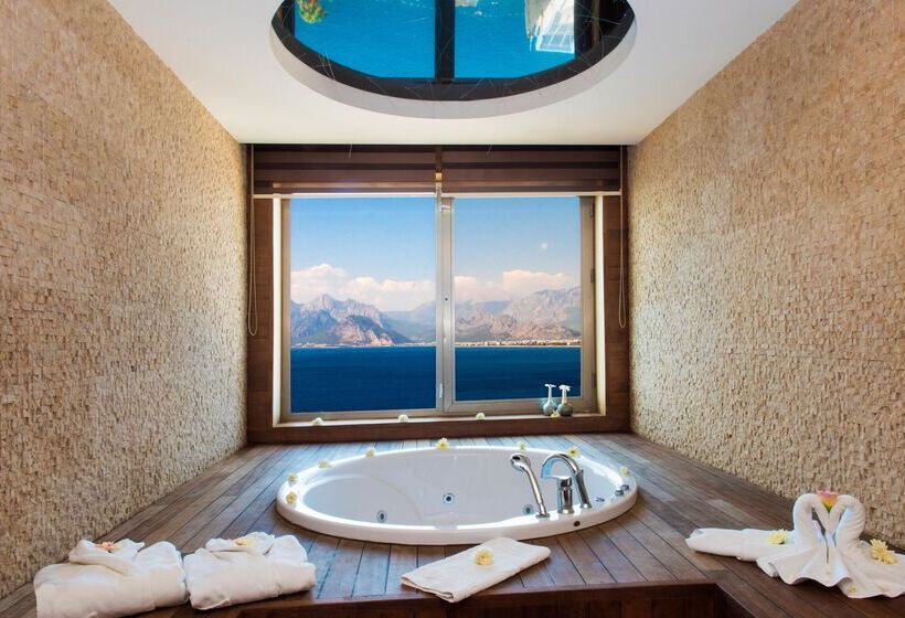 هتل Ramada Plaza Antalya