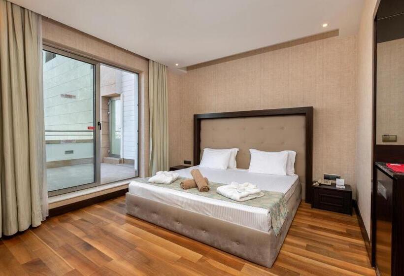 هتل Ramada Plaza Antalya