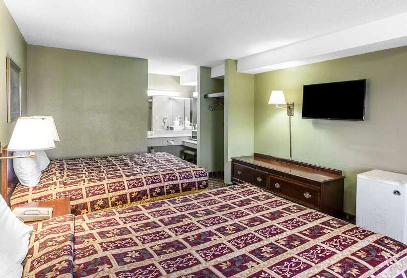 בית מלון כפרי Rodeway Inn & Suites
