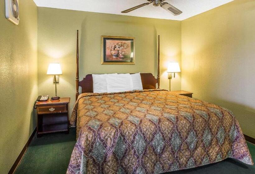 בית מלון כפרי Rodeway Inn & Suites