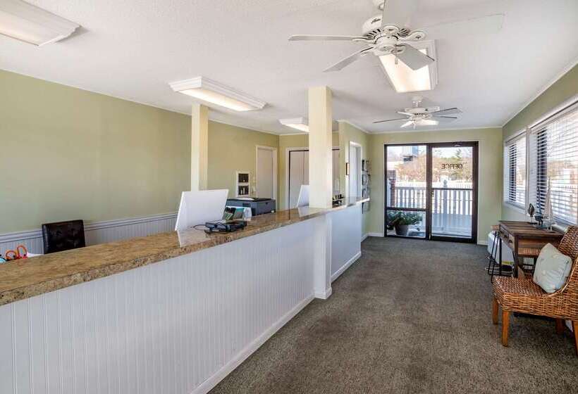 فندق Rodeway Inn & Suites