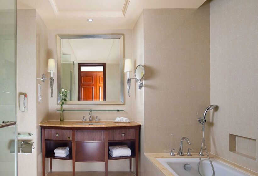 هتل Shangri La Wenzhou A Panoramic View Of The River, Adjacent To Wenzhou International Convention And E