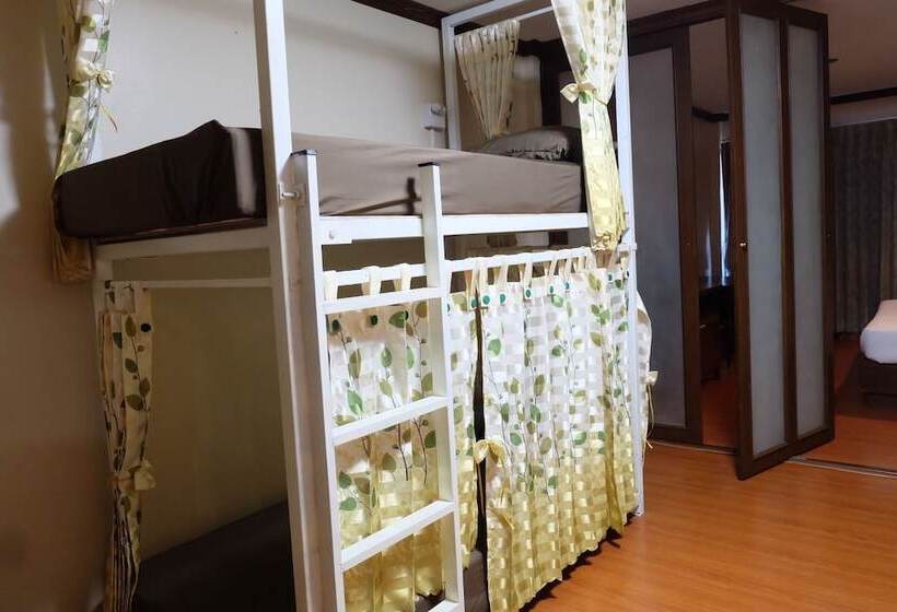 هتل Starbright Court Hostel