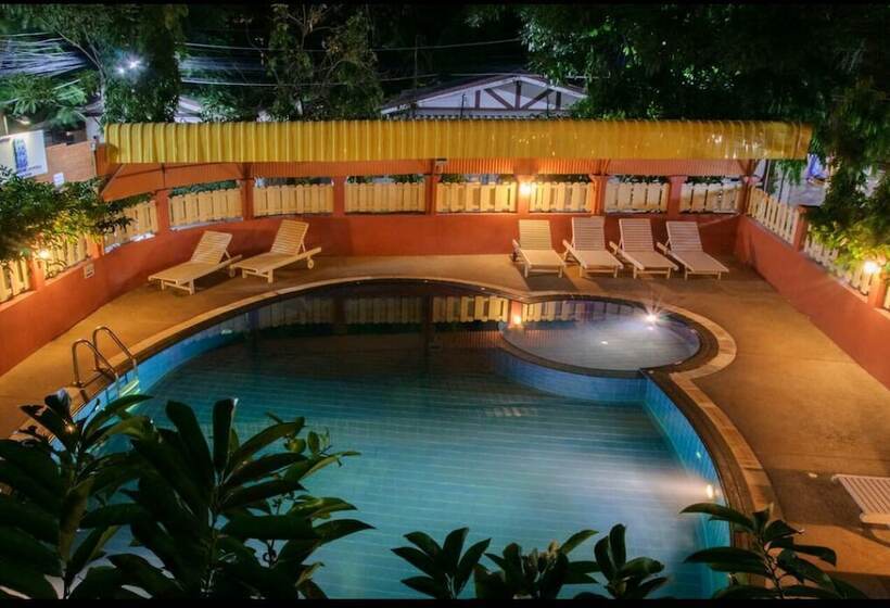 בית מלון כפרי Takiab Beach Resort