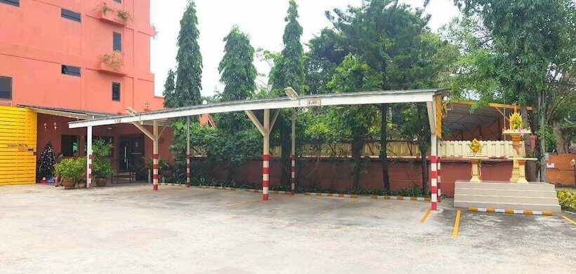 בית מלון כפרי Takiab Beach Resort