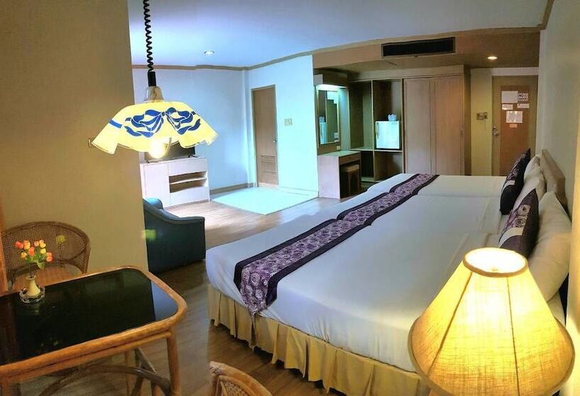 בית מלון כפרי Takiab Beach Resort