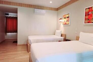 هتل Uthai River Lake Resort