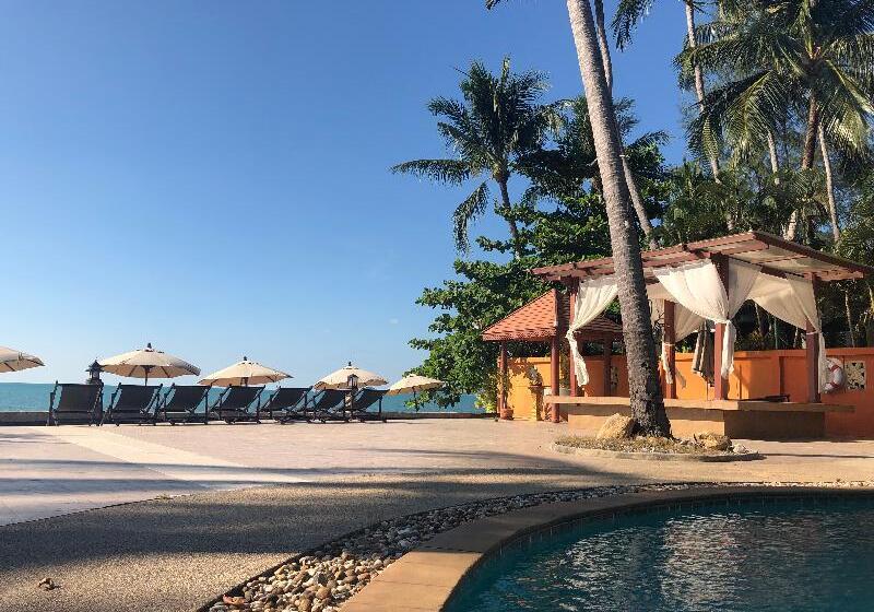 Kanok Buri Resort