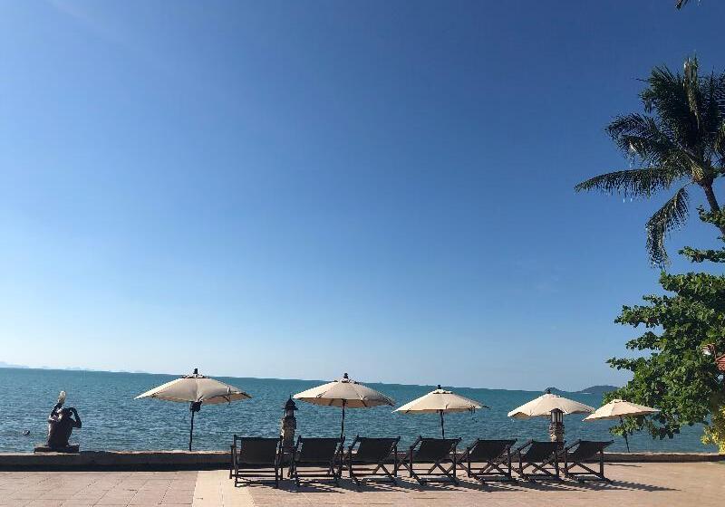 Kanok Buri Resort